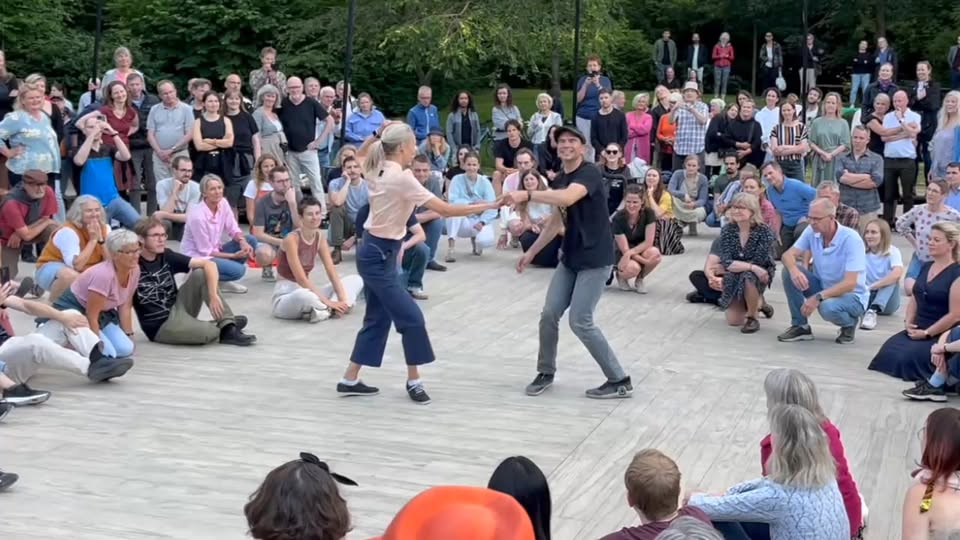 Sommerdans i Fælledparken 2026 - LindyHop Swing dancing