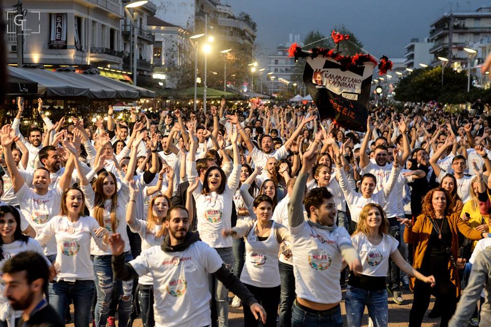 H ΚΑΛΑΜΑΤΑ "ΞΑΝΑ"ΧΟΡΕΥΕΙ LIVE ΣΤΗΝ ΡΟΥΛΑ ΚΟΡΟΜΗΛΑ