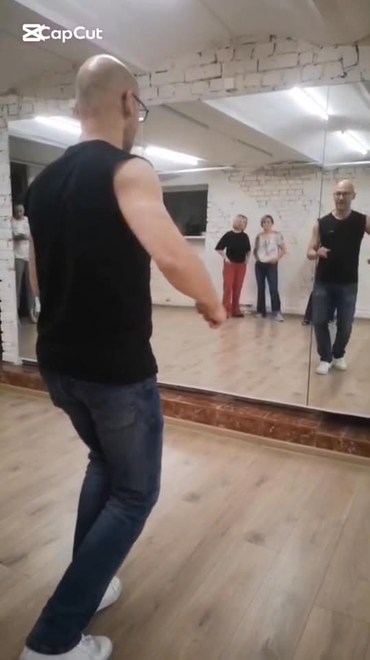 Salsa On1: Leading&Following (Early Turn on 1-2-3) + a bit of Bodymovement