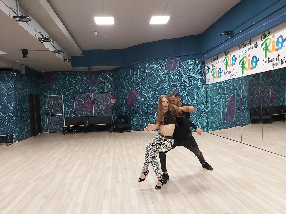 Seară de socializare în pași de dans Salsa & Bachata #2