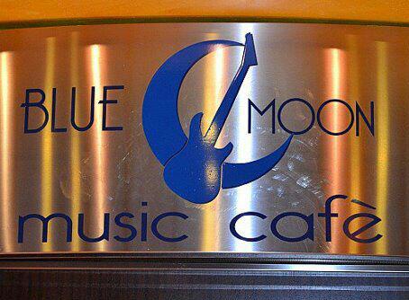 "BLUEMOON LATINO" SERATA DA URLO!!!