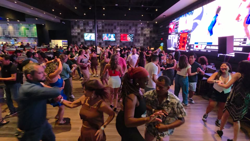 NOCHE DE FUEGO Salsa Bachata & More dance early