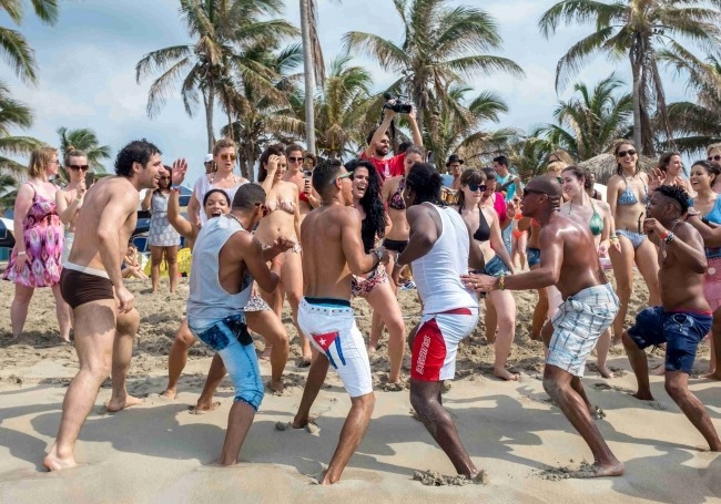 Танцувайте с Ла Кубания! - La Cubania's beach fiesta!