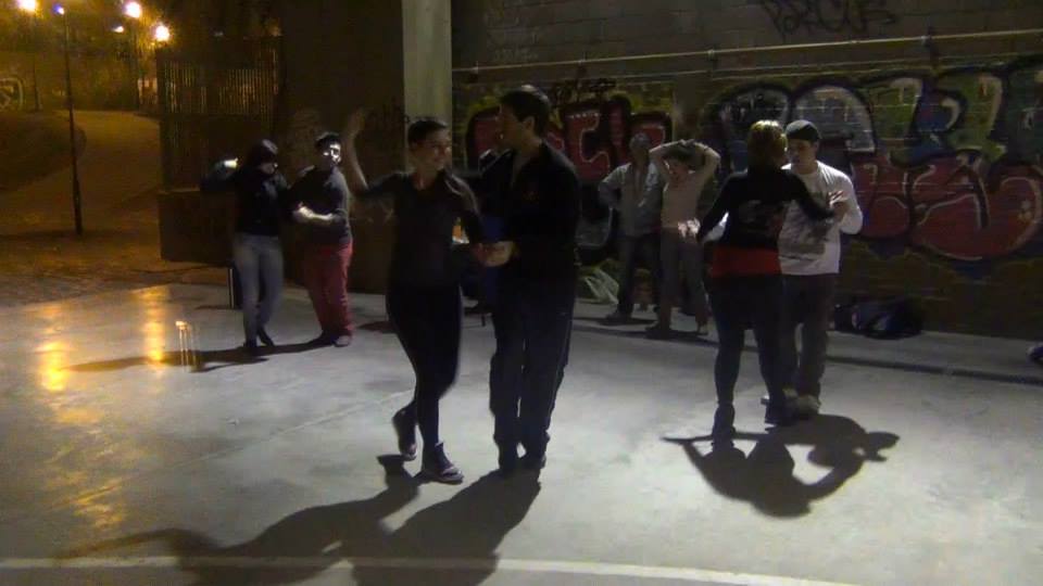 Salsa y Bachata en el parque Chacabuco