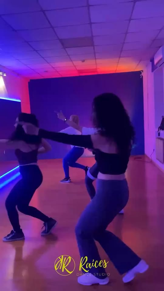 Salsa ladies style