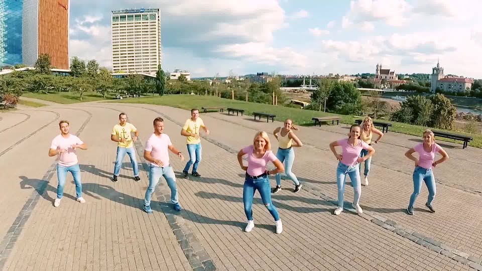 Pasikrauk energijos! Salsos pamoka Online per pietus!