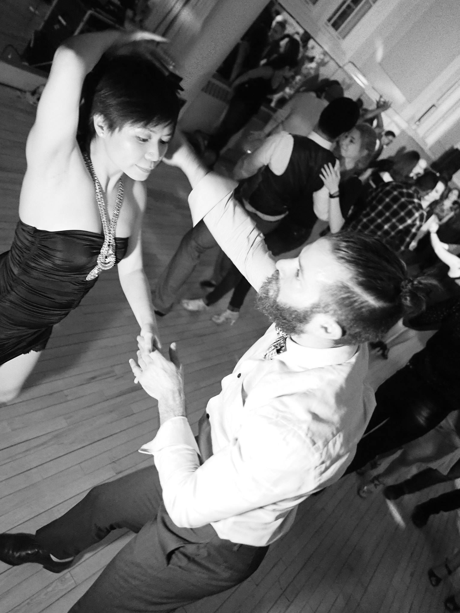 Intermediate Salsa On2 w Huong & Andrew