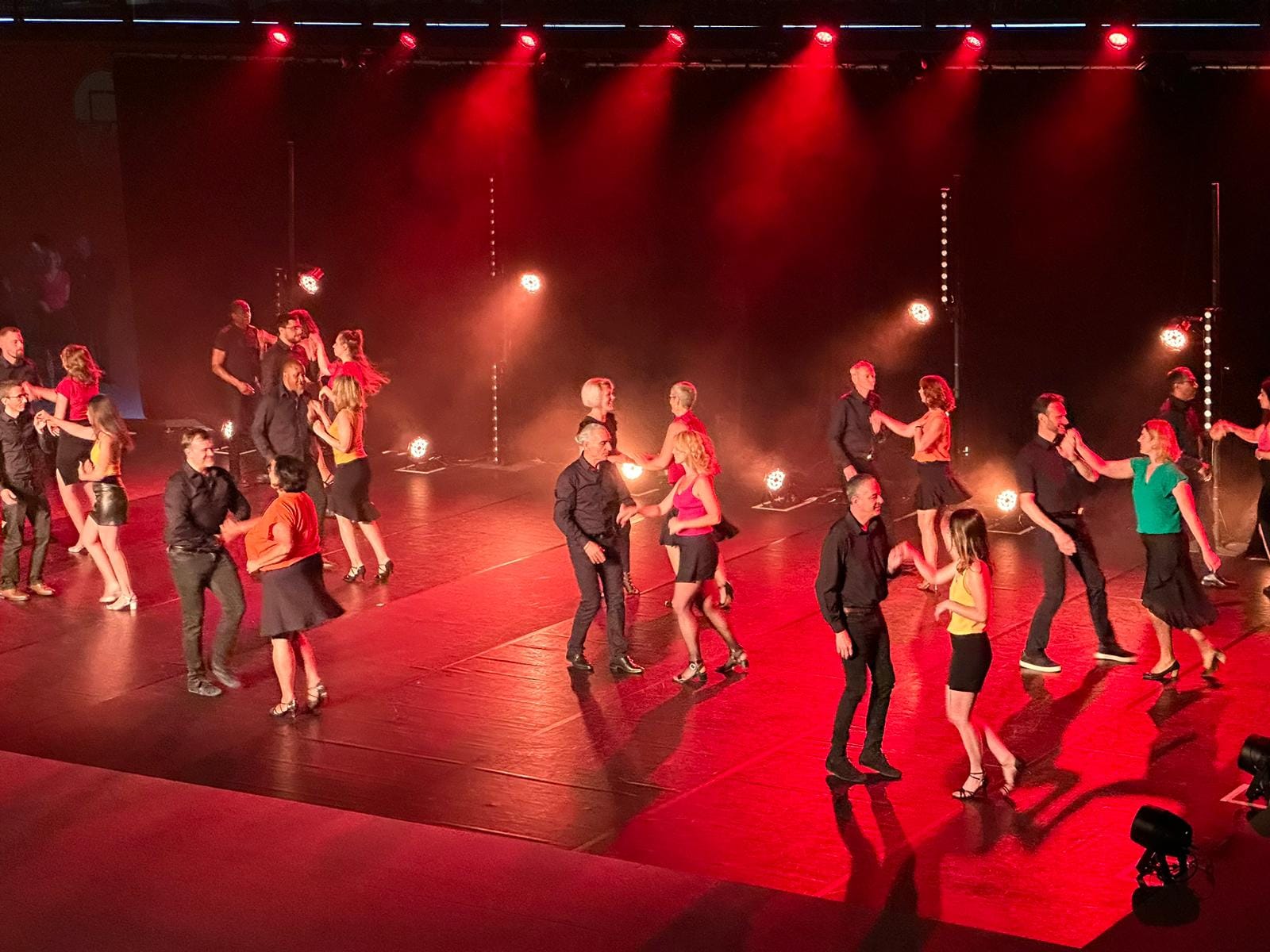 Bal à l’abri et initiations à la Salsa et à la Bachata
