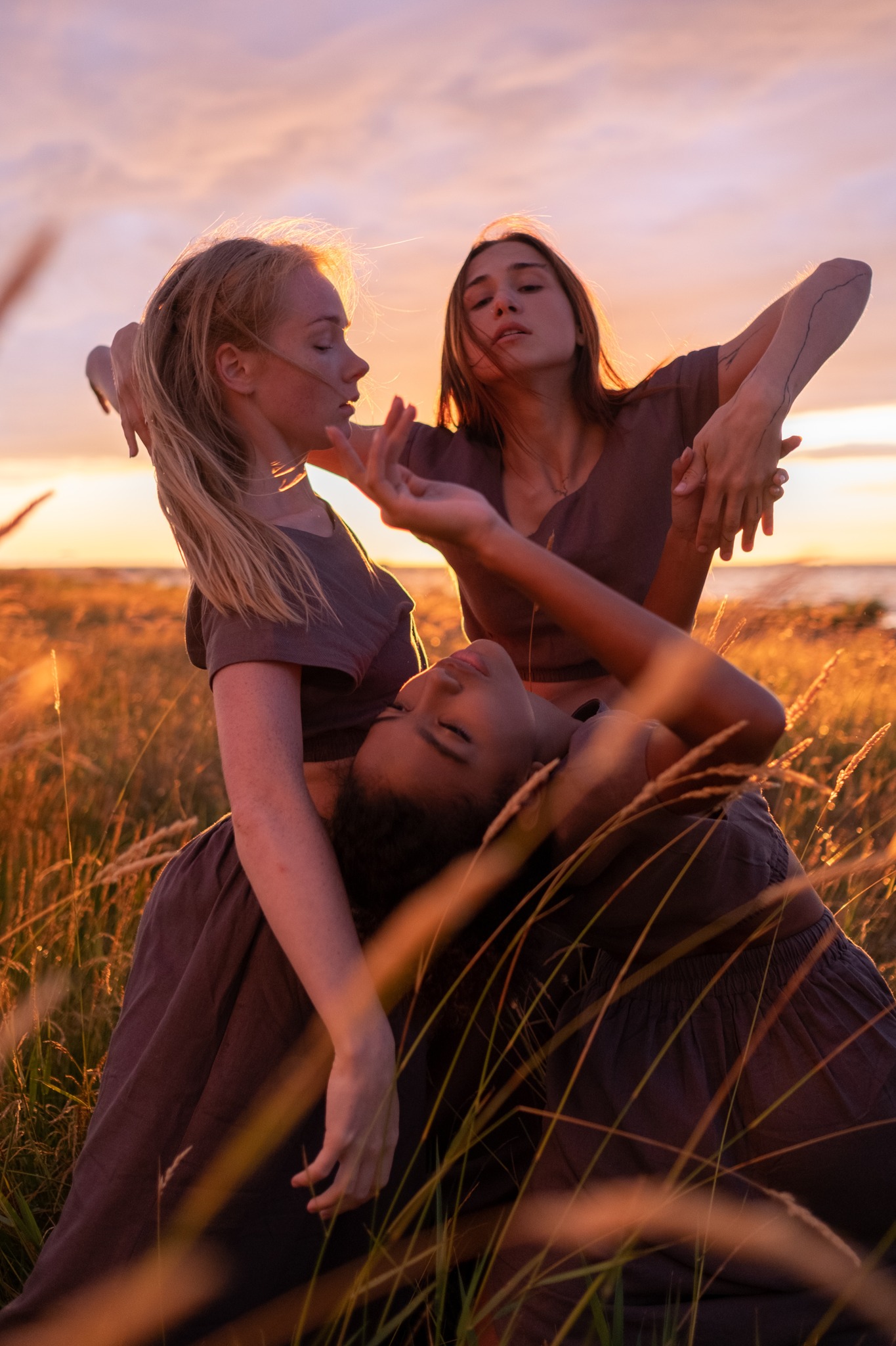 ÖLELD át a TESTED & Ünnepeld a NŐT aki vagy! EMBRACE your BODY & Celebrate the WOMAN you are!