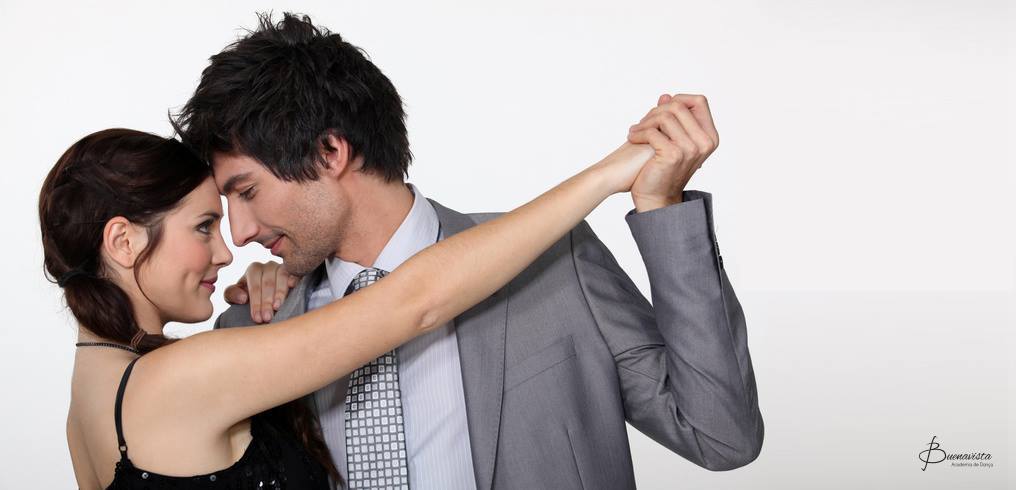 Novo curso de iniciação à Bachata e Salsa no centro do Porto