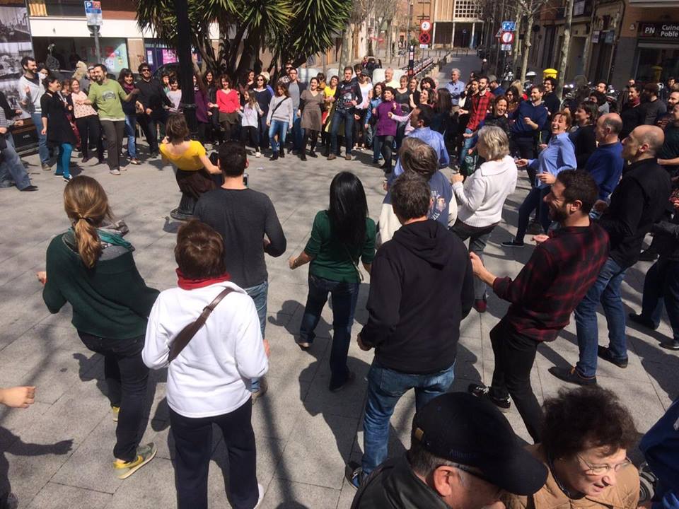 Ballada solidària a la Plaça Bernat Calvó amb ONCOLLIGA per les Festes de Maig