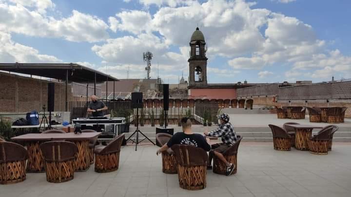 Aprende a bailar en pareja en Terraza Franciscana