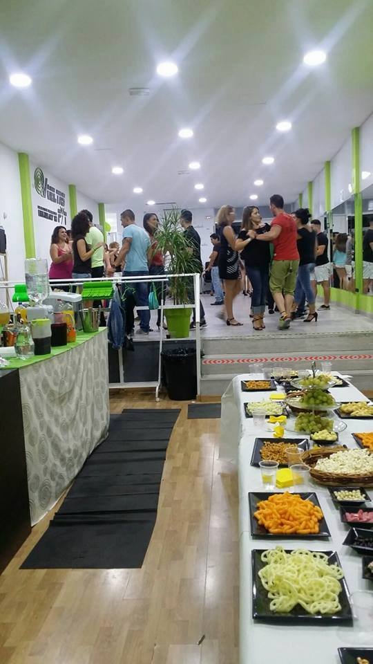 Saturday afternoon Intensive 4 hours2 h. Bachata + 2 h. Kizomba) + Drinks included + Snacks