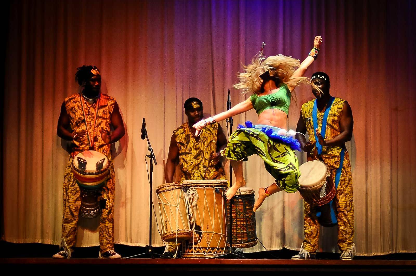 Prova-på-DANS & Kursstart i Afrobeat, Dancehall, Västafro mm