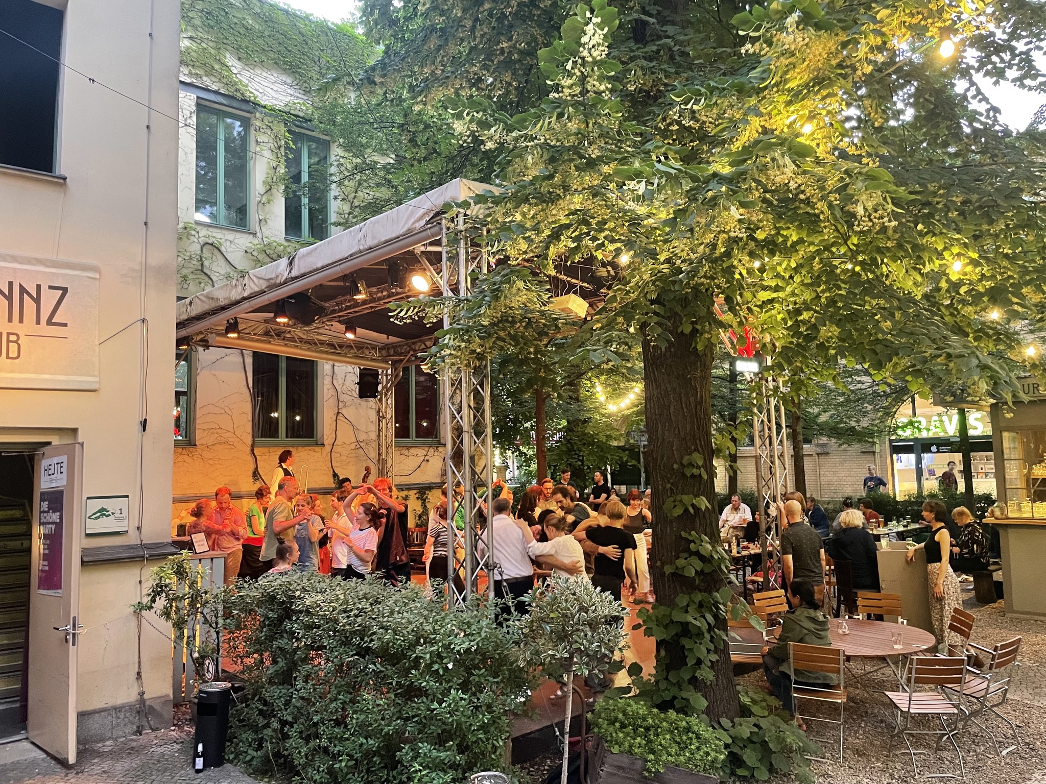 SAVOY SATELLITES - LIVE @ Red RHYTHM Swing Dance Night