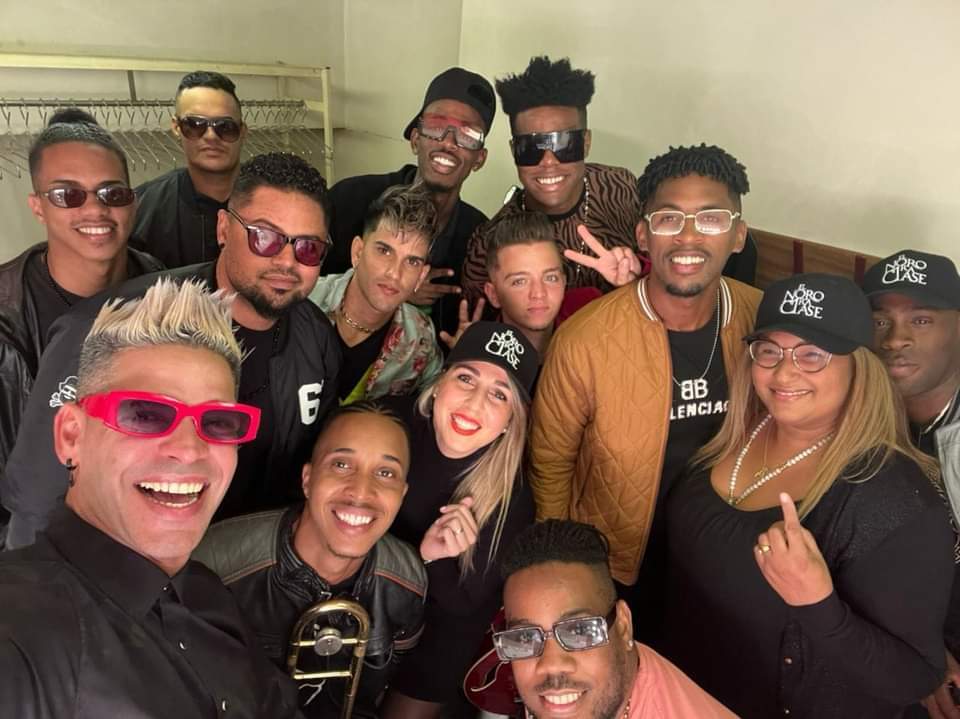 GOZADERA fiesta con El Noro y primera clase