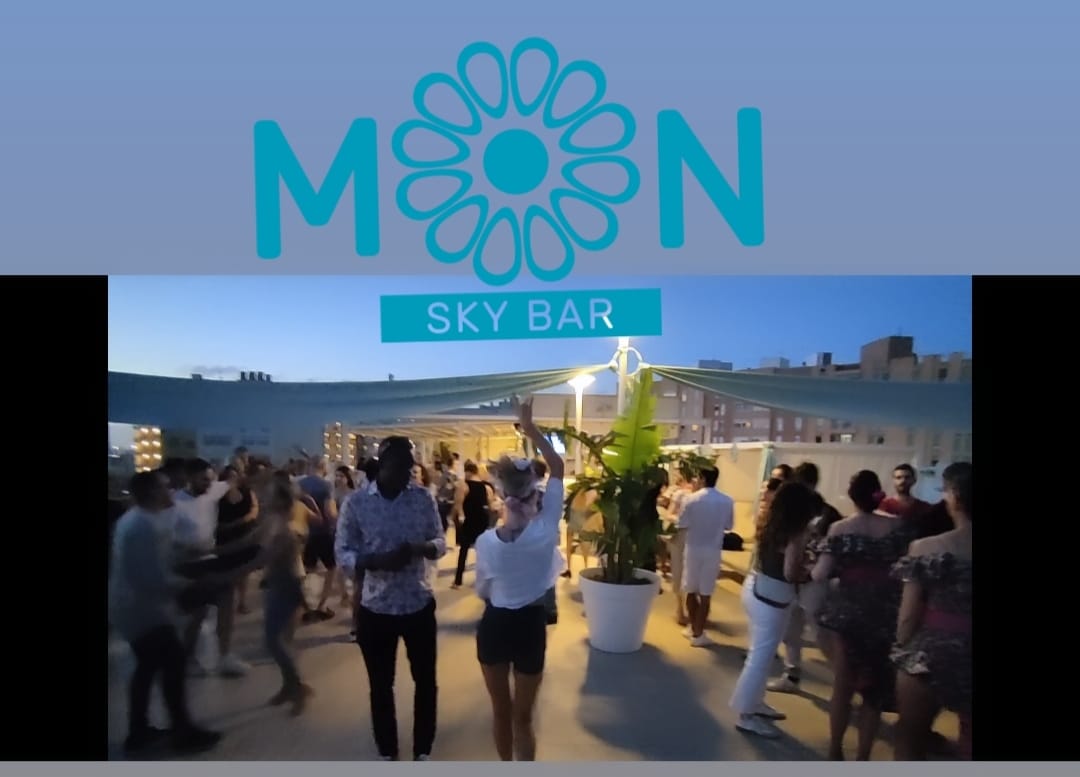 Skydance TARDEOS en la "Moon Skybar" Hotel Mediterranean Bay