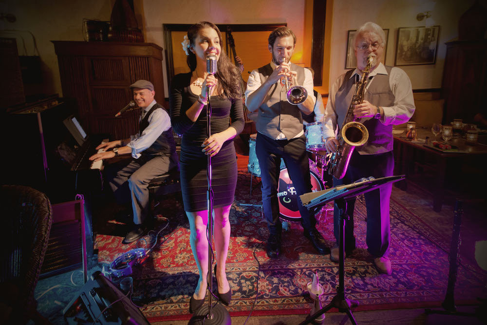 Swingin' on a Saturday Night with Cosmo Alleycats
