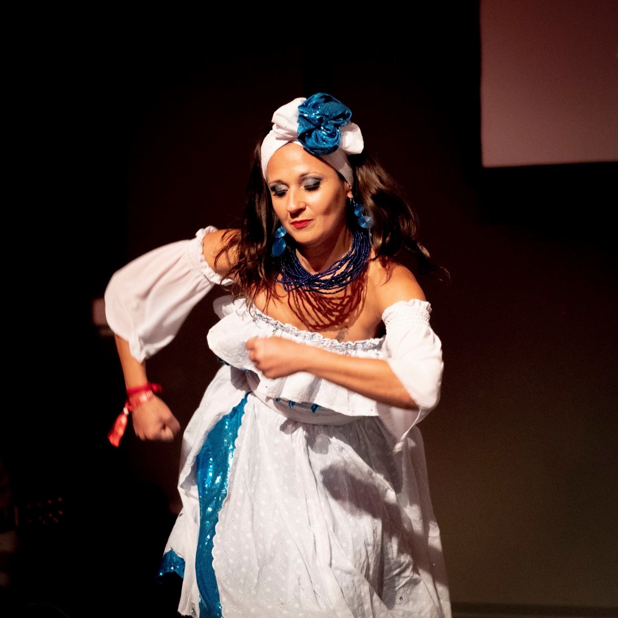 Workshopar i afrobrasiliansk dans och samba med Paula de Hollanda