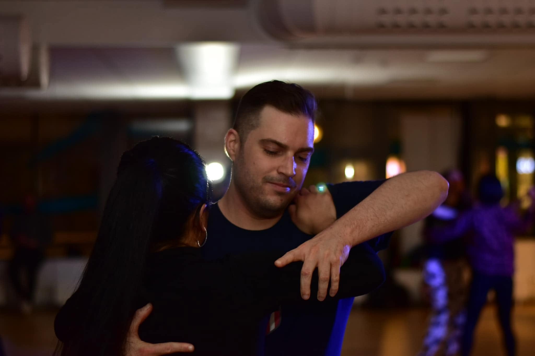 Socialdans: Bachata & Salsa hos Dansarna