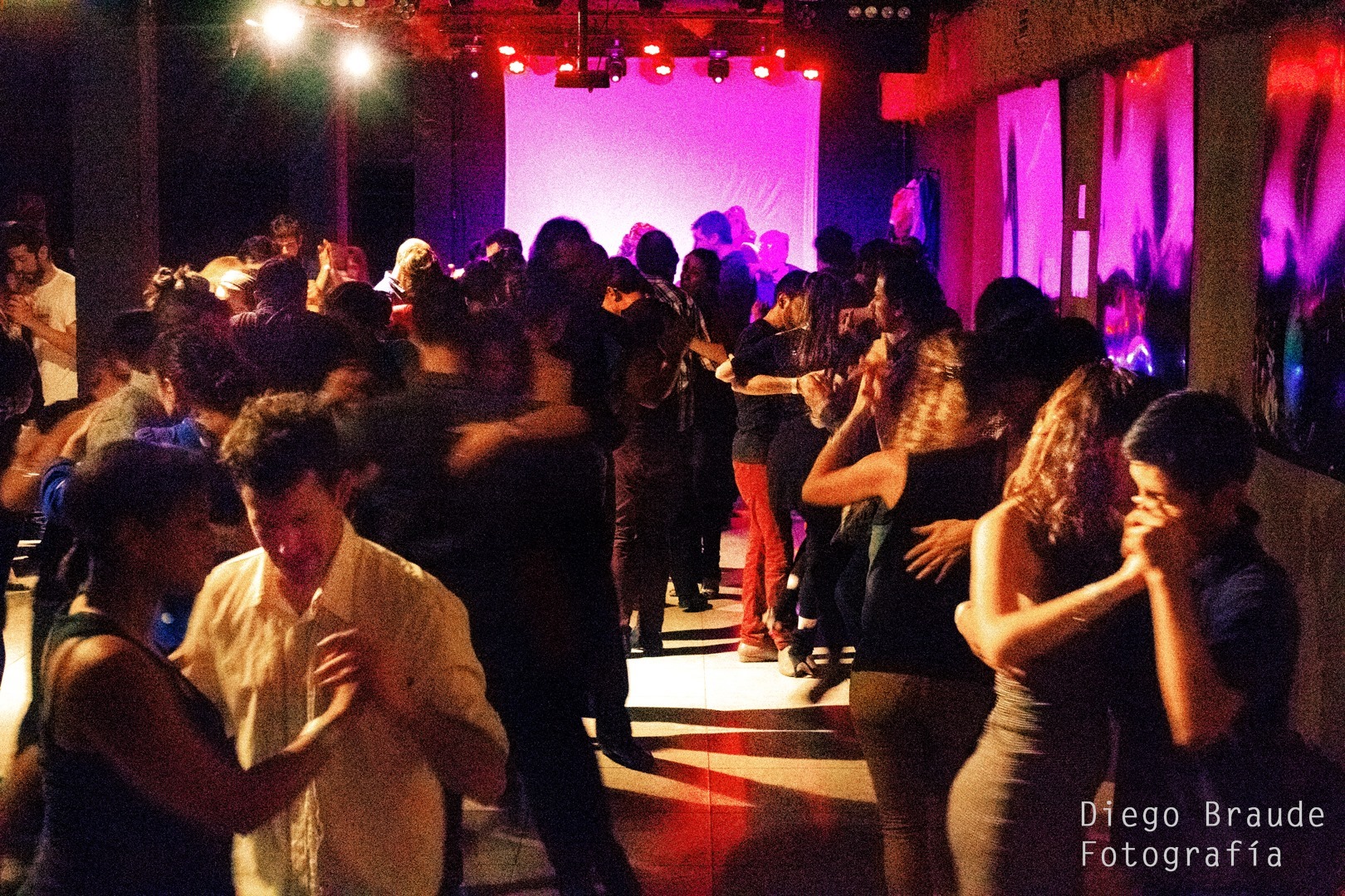 TANGO tempranero ! Martes 19.30hs y Sábados 16hs. Gallo 557