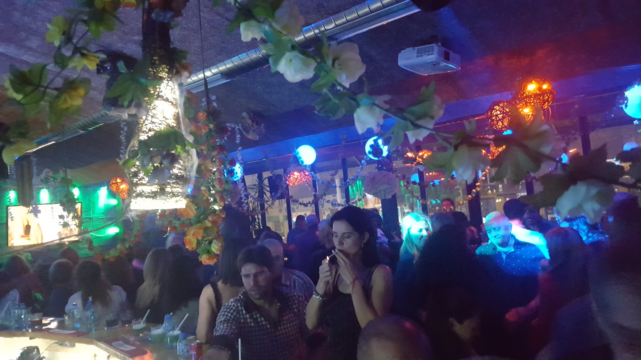 Гореща нощ с La Cubania! Fiesta Cubana en Viernes! Hot Fiesta!