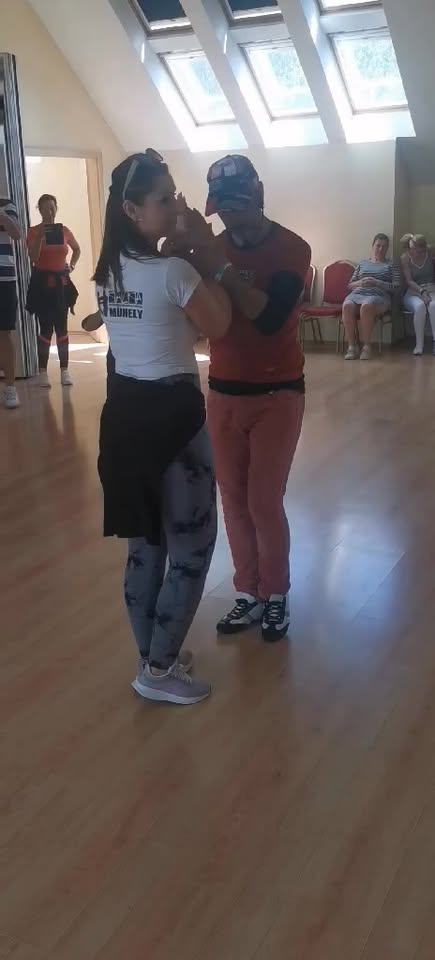Kezdő Bachata, Középhaladó Bachata, Stílus és mozgás