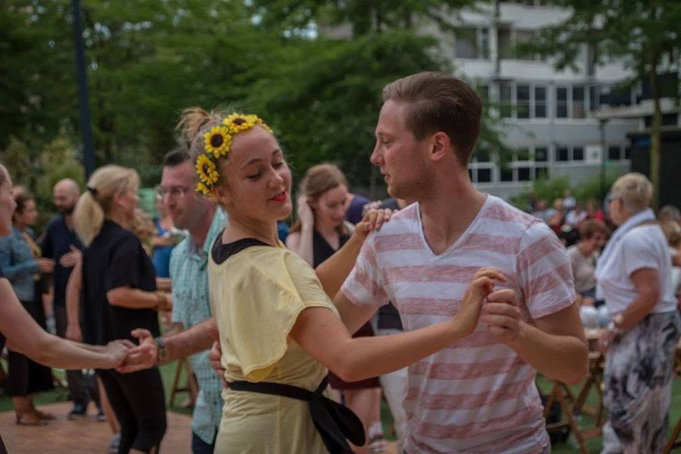 Roffa Swingt op het Stadspodium