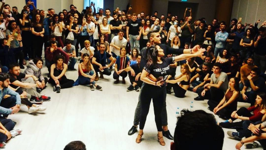 Ücretsiz Salsa Bachata Tanıtım Dersi @Jadore Dans Akademisi