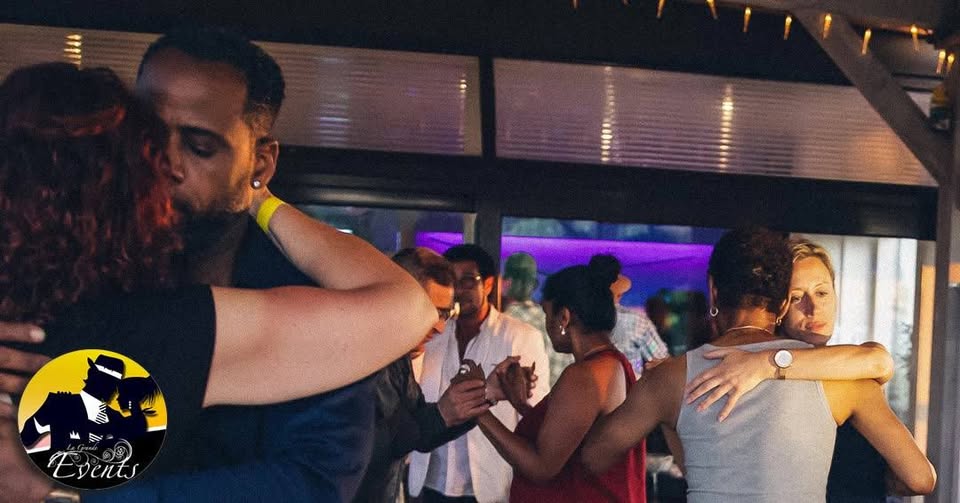 Dancing at the Farm - La Grande Bachata 4 AREAS