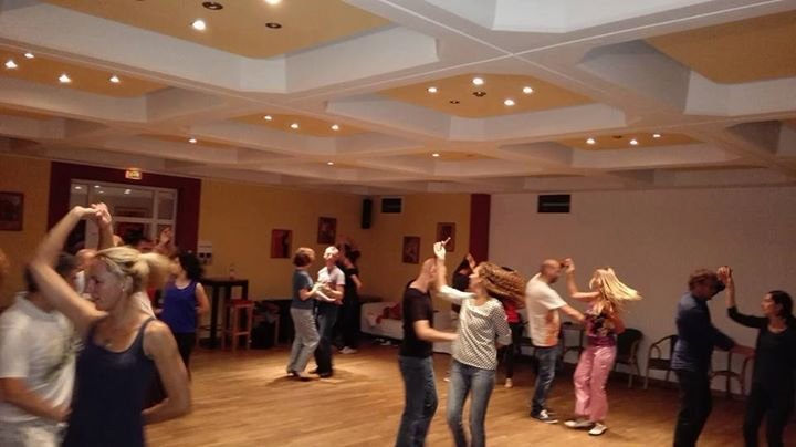 Salsa Refresher Day am Sonntag 19.3. für nur 20 Euro pro Kurs
