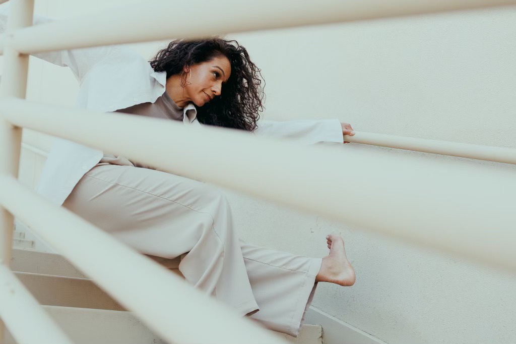 Beyond the Slot: Solo Movement Experience for West Coast Swing