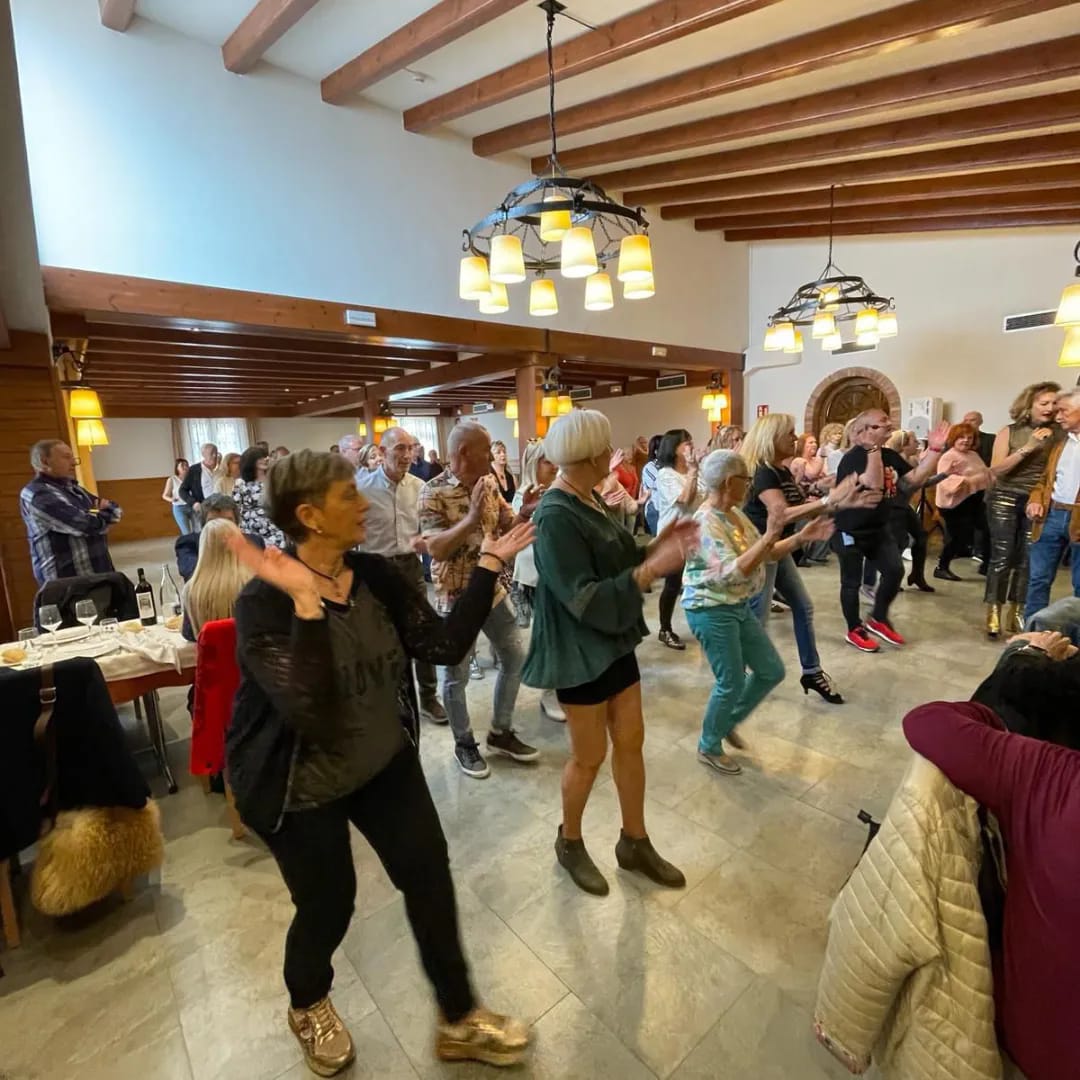 Xatonada , talleres y baile