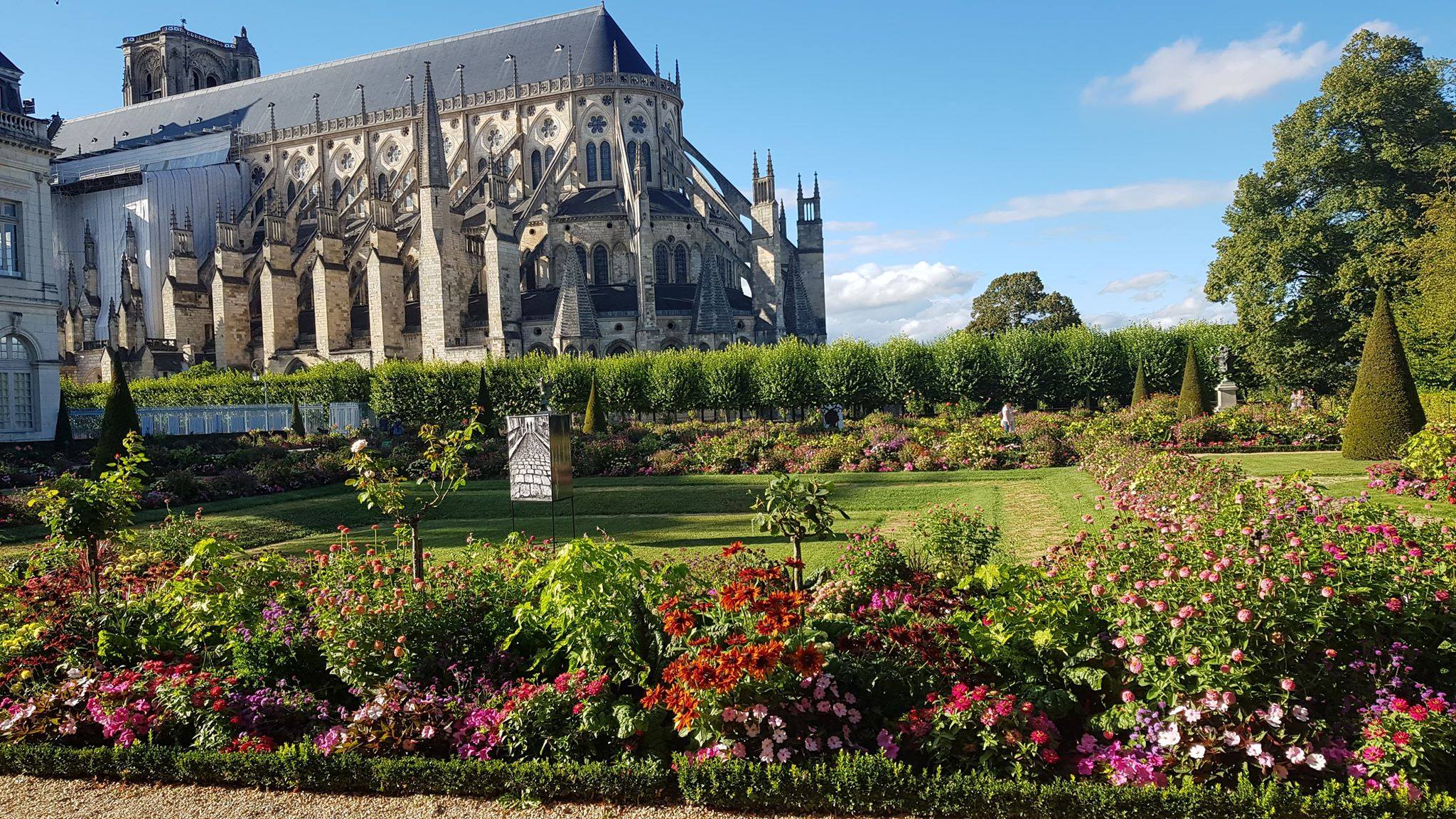 Dansons dans le Jardin de l'Archevêché by Kiz'Bourges