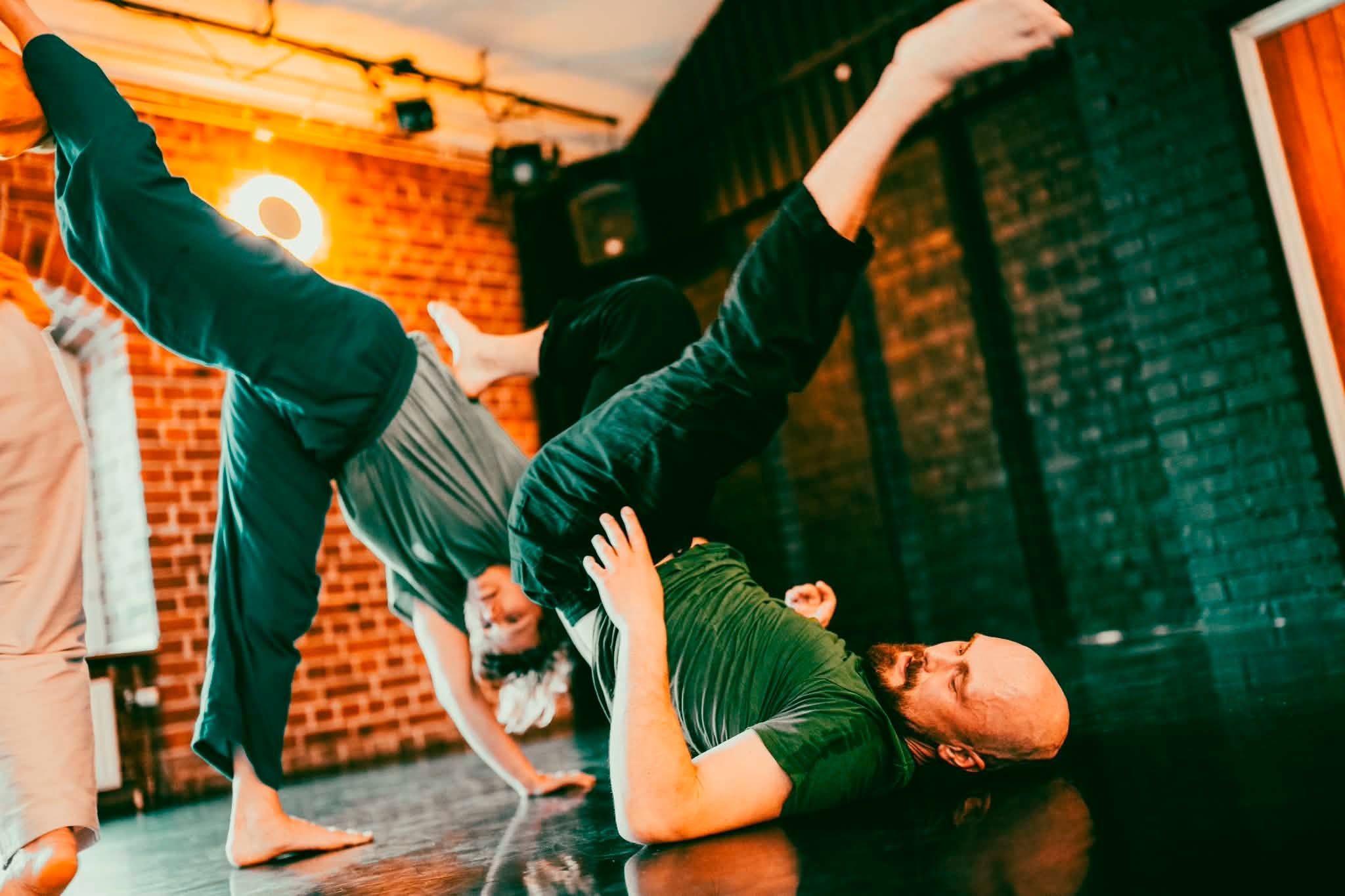 Contact improvisation fundamentals - workshop series
