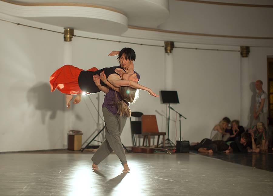 Restless Peace: Contact & Ensemble Improvisation