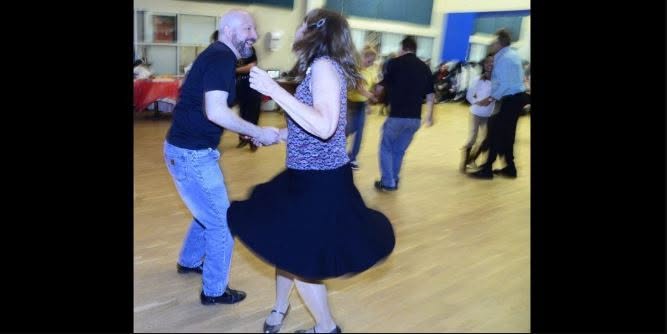 4-wk BEGINNER SWING: Intro to 6-count Triple Step Class KINGSTON