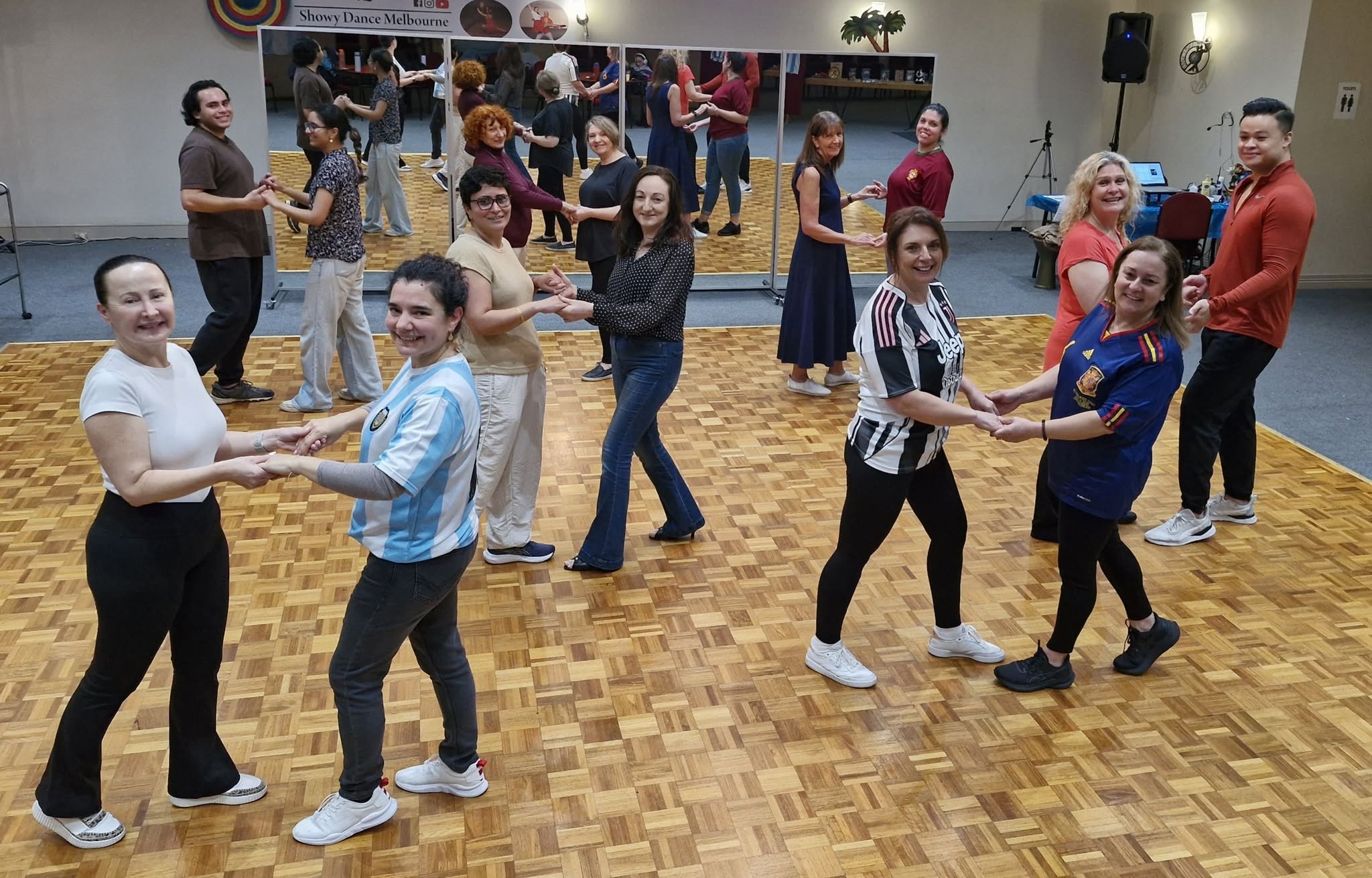 Bachata & Salsa on Saturdays @ Showy Dance Melbourne