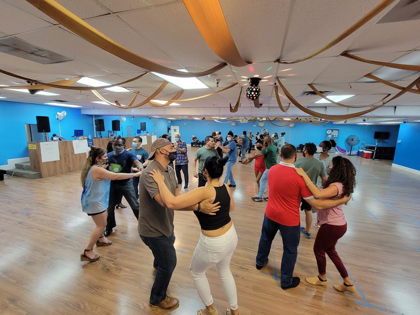 Salsa Casino Rueda Classes in Pembroke Pines Fl at Nuevolution Dance Studio taught by Carlos Téllez every Thursday evening.