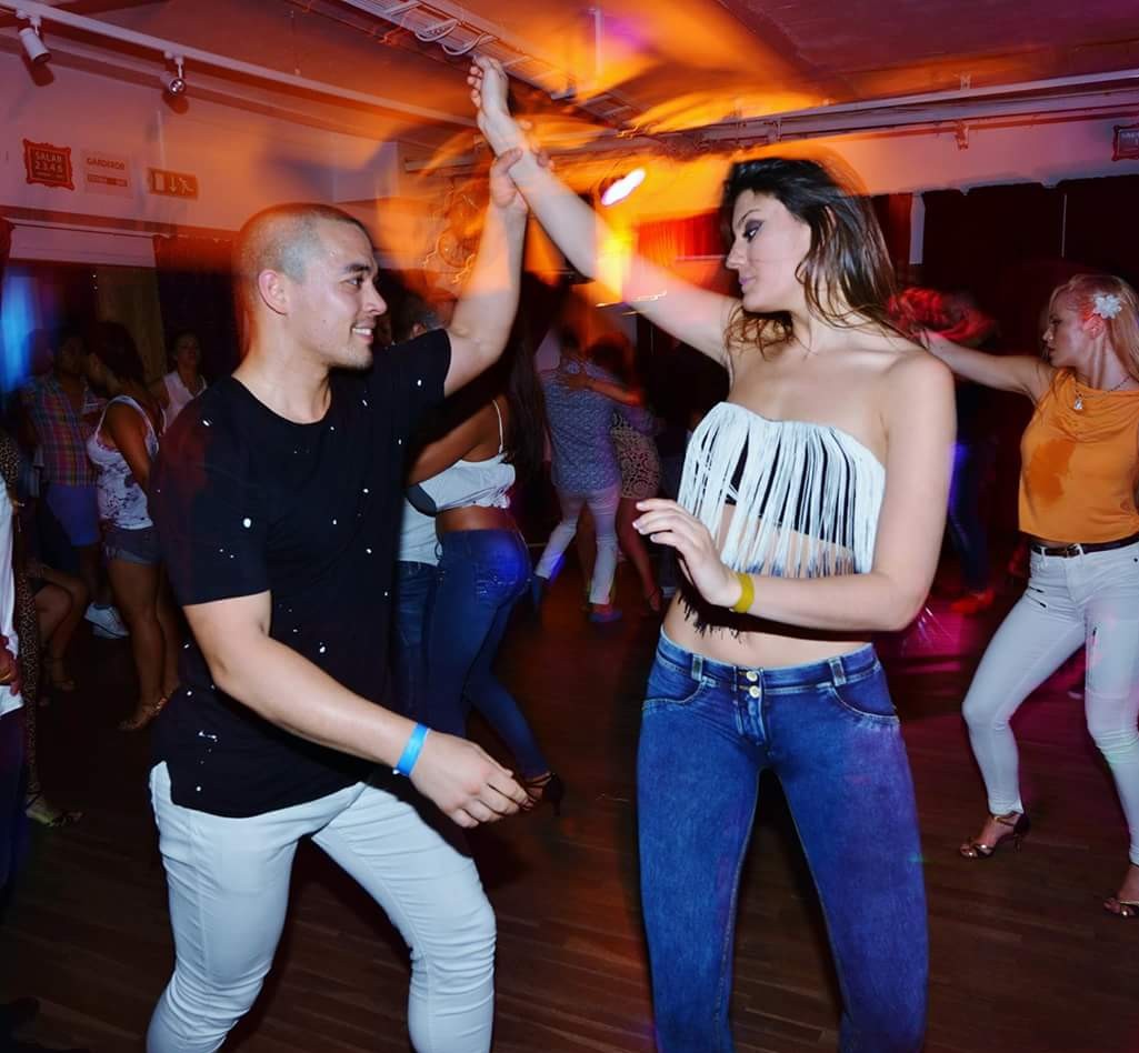 Bachata Intensivkurser med Esconde Dance - Söndag 30 April