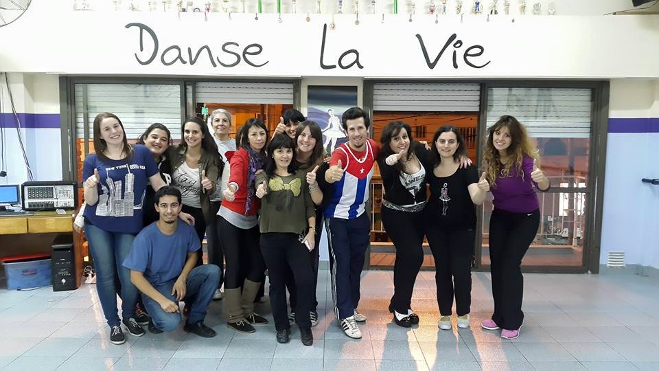 MARTES CLASES DE SALSA CUBANA EN LANUS DANSE LA VIE ESTUDIO DE DM