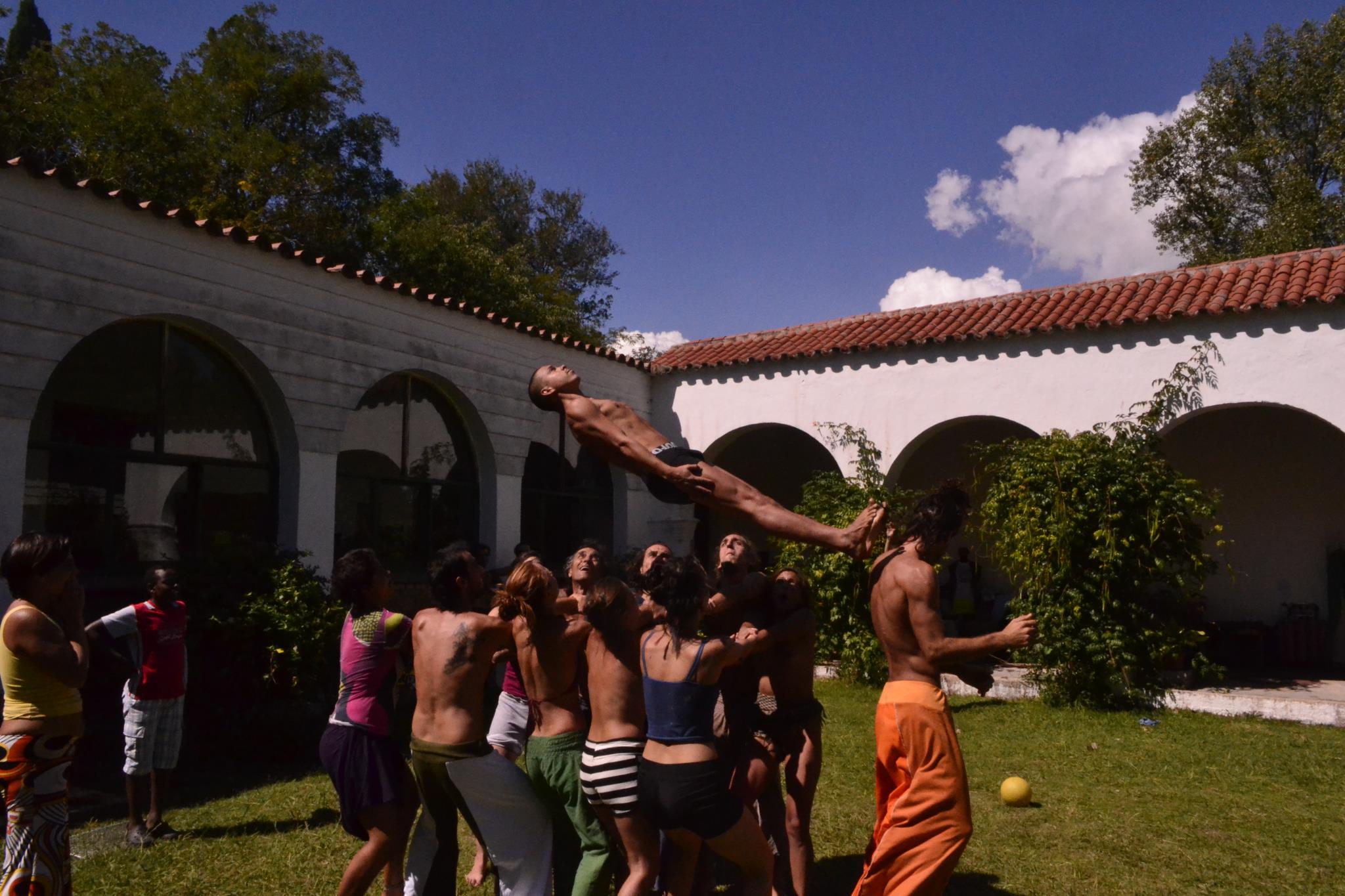 Encuentro de CONTACTO IMPROVISACIÓN en las Sierras, Córdoba, Argentina.