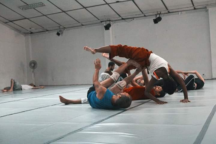 Contato Improvisação: Aterrar, Fluir, Voar
