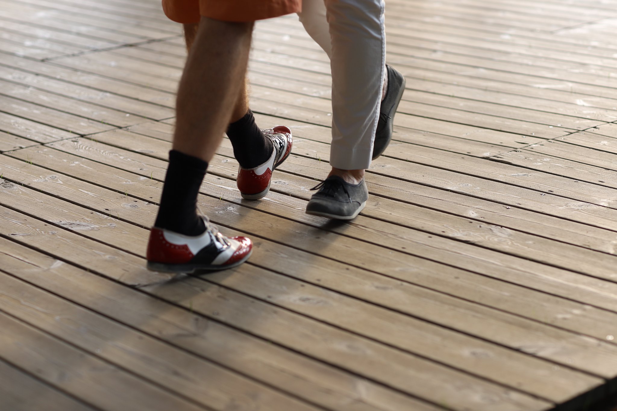 The Blues Dance Circle Lesson 3: walks, turns and slides + social dance
