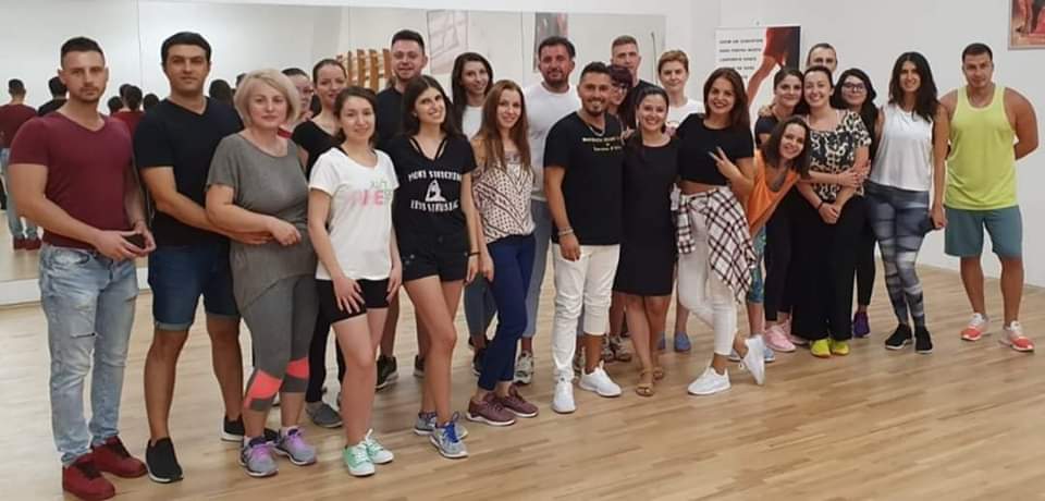 Grupa noua - Initiere in dansurile latino SALSA + BACHATA
