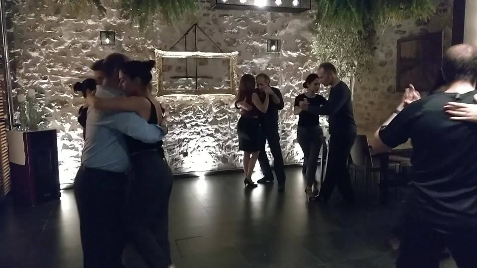 Milonga "Tango Dos" με έκθεση κοσμημάτων
