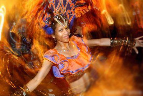 Cours de danse avec l'école de samba Aquarela de paris