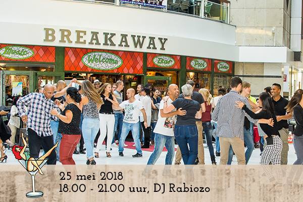 Salsa in Central Plaza