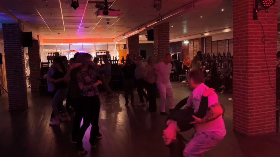 Bachatakvöld á Ölveri