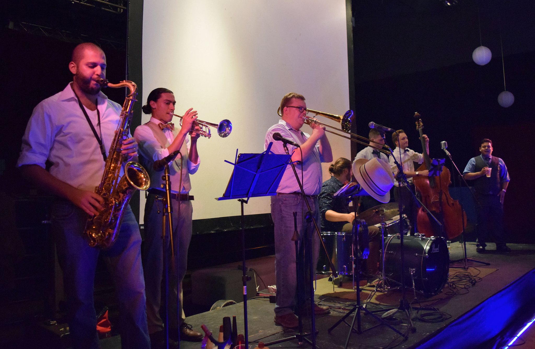 Uptown Swing w the Bottoms Up Dixieland Jazz Band